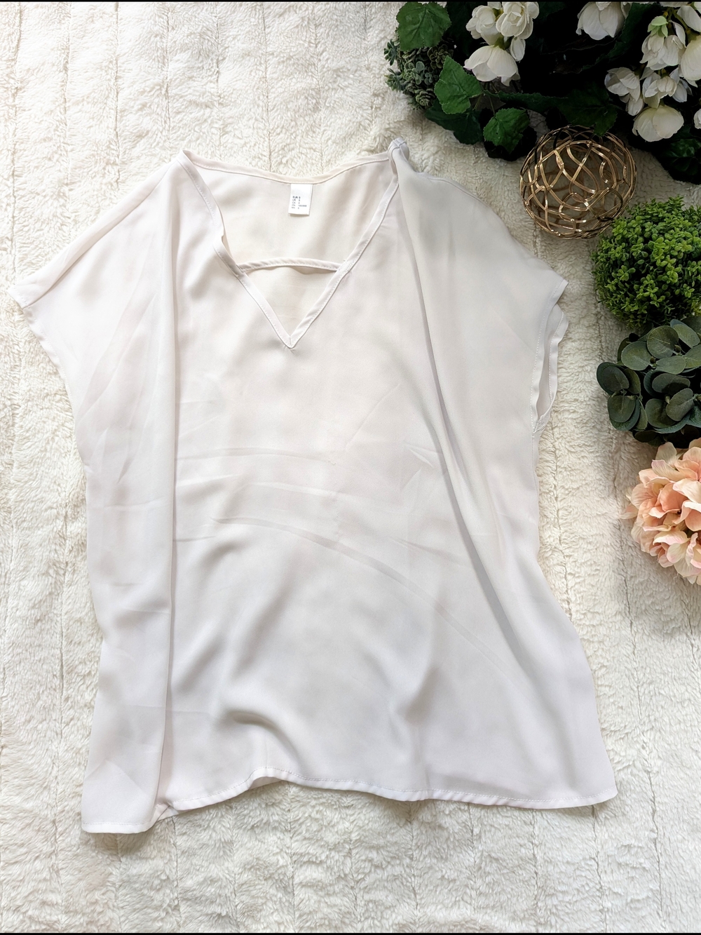 Chiffon Short Sleeve V-Neck White Top